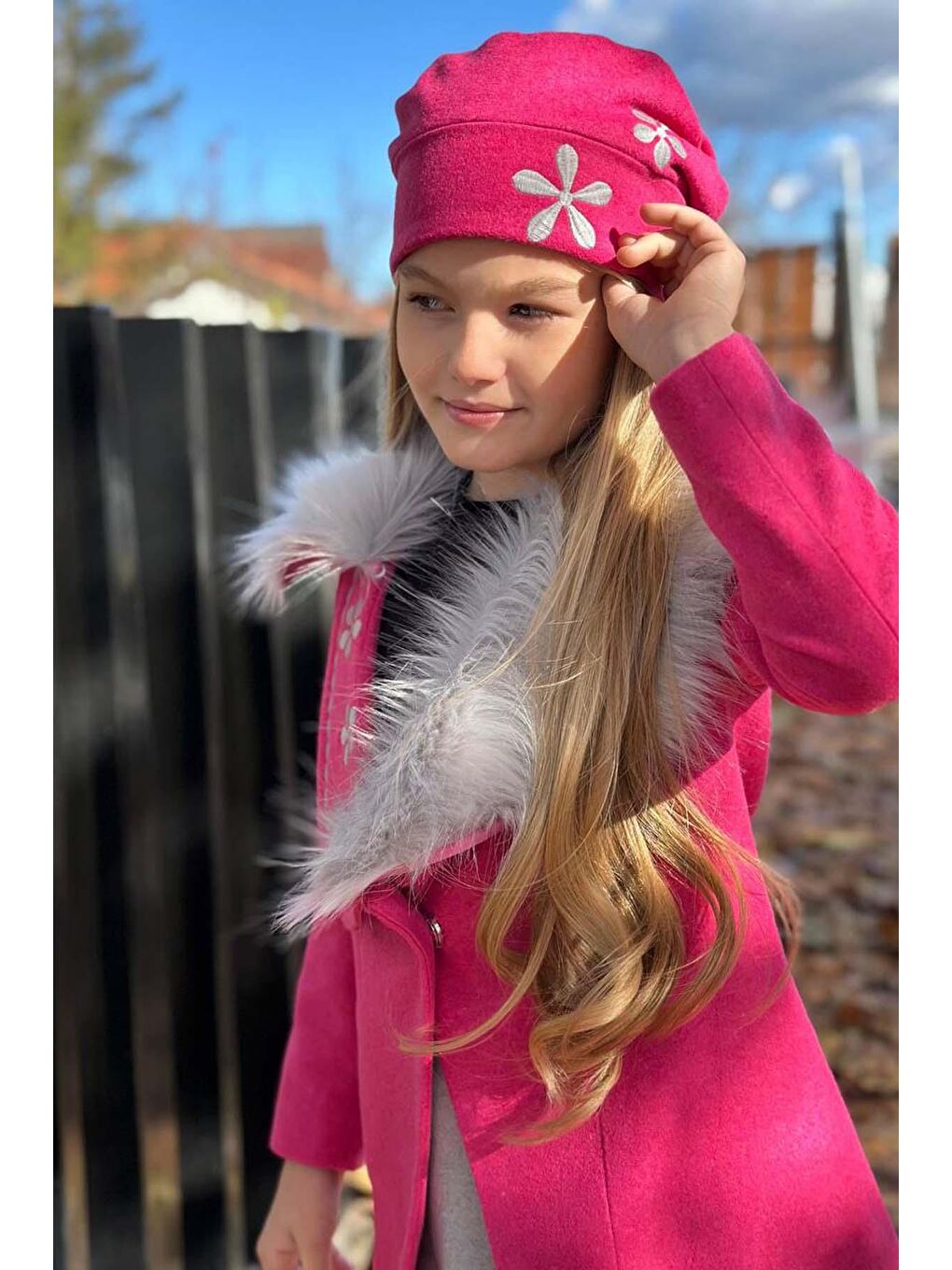 Kız Çocuk Yakası Kürk ve Yonca Detaylı Etekli Fuşya Kaşe-2