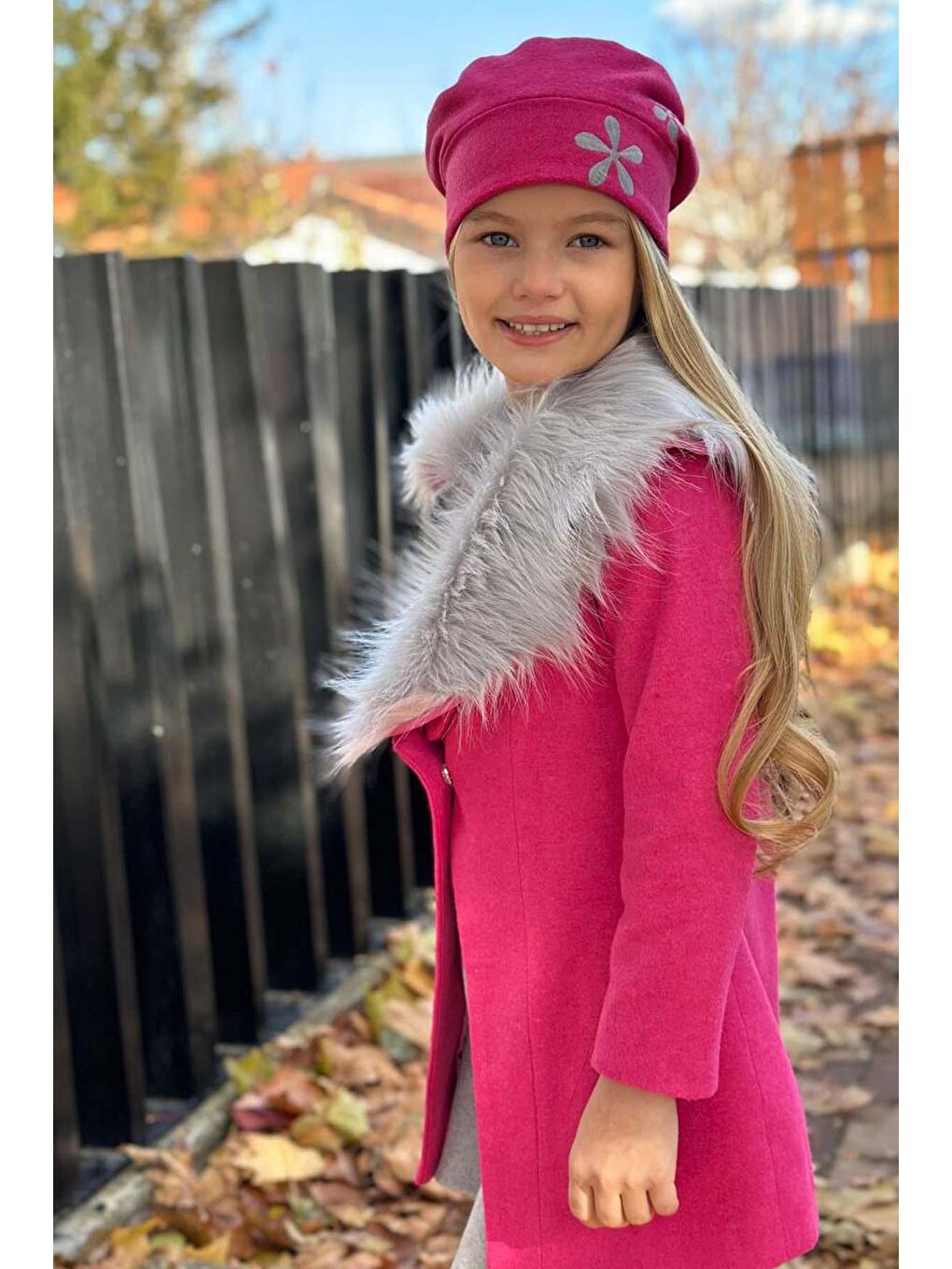 Kız Çocuk Yakası Kürk ve Yonca Detaylı Etekli Fuşya Kaşe-3