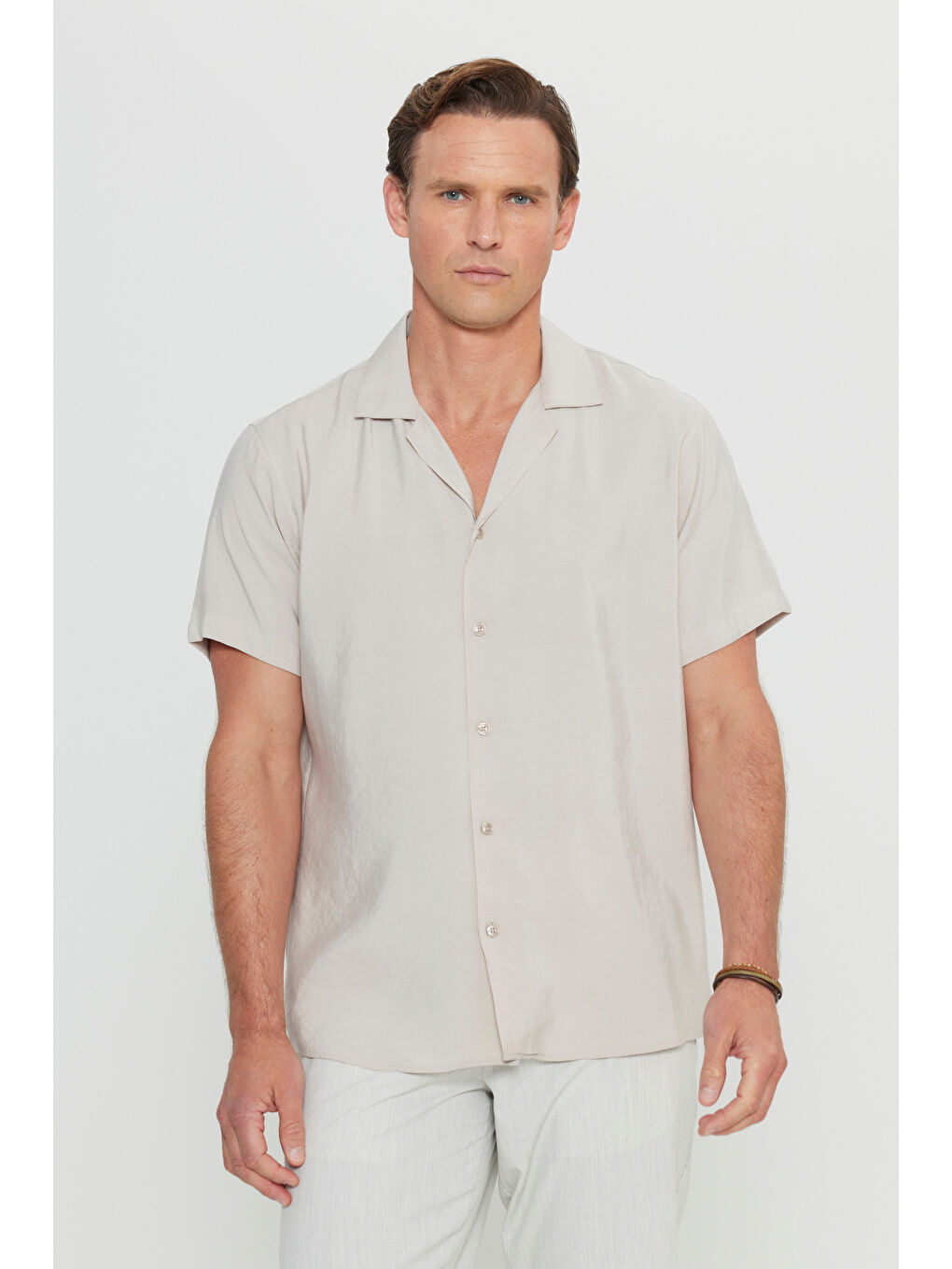 Erkek Bej Yumuşak Dokulu Comfort Fit Rahat Kesim Hawai Yaka Gömlek