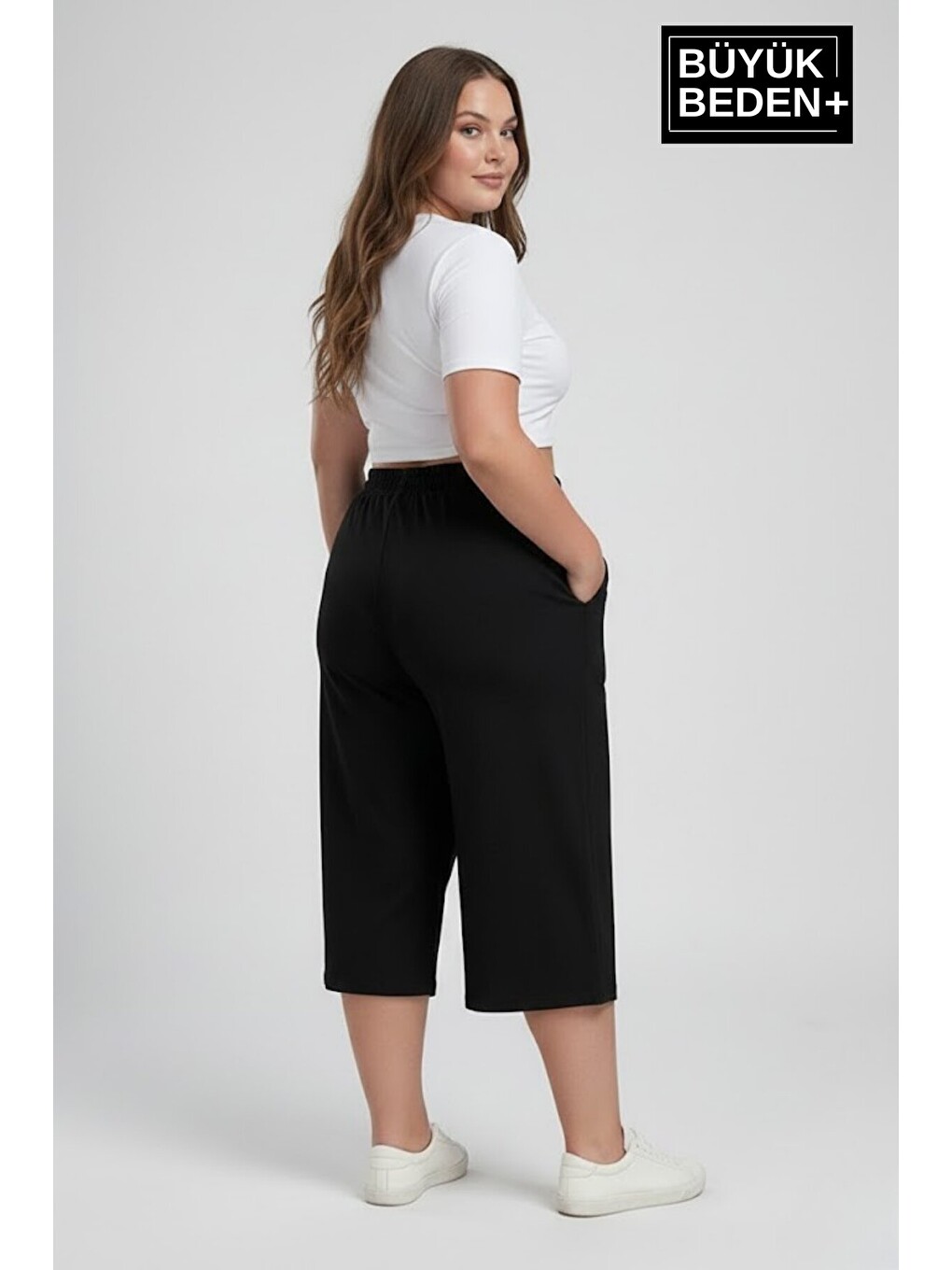 Siyah Büyük Beden N Baskılı Kadın Şort Kapri Rahat Kalıp Cepli Bağcıklı 3XL-6XL SPR26BSRK591-19-1
