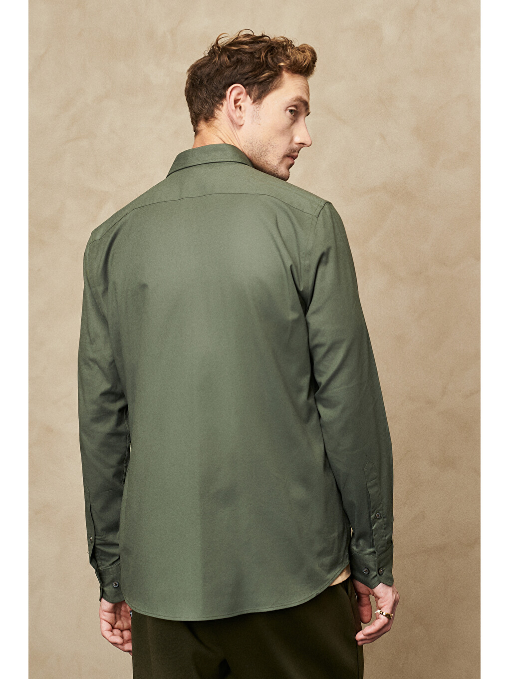 Erkek Haki Slim Fit Dar Kesim Düğmeli Yaka Gabardin Desenli Gömlek-3