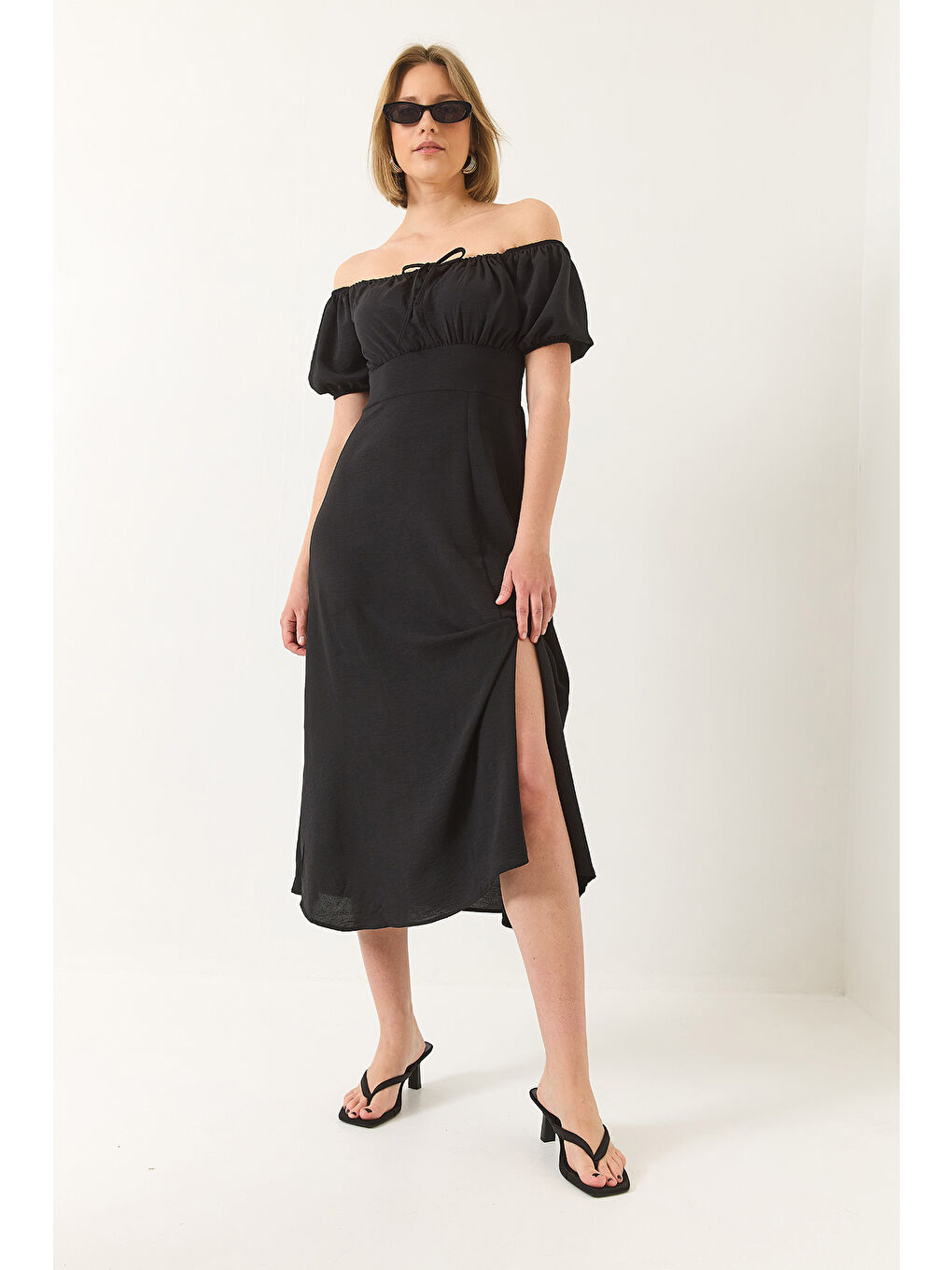 Siyah Kadın Kare Yaka Bağlama Detaylı Gipeli Yırtmaçlı Yazlık Elbise-1