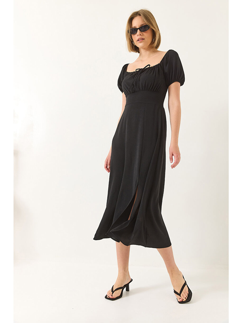 Siyah Kadın Kare Yaka Bağlama Detaylı Gipeli Yırtmaçlı Yazlık Elbise-3