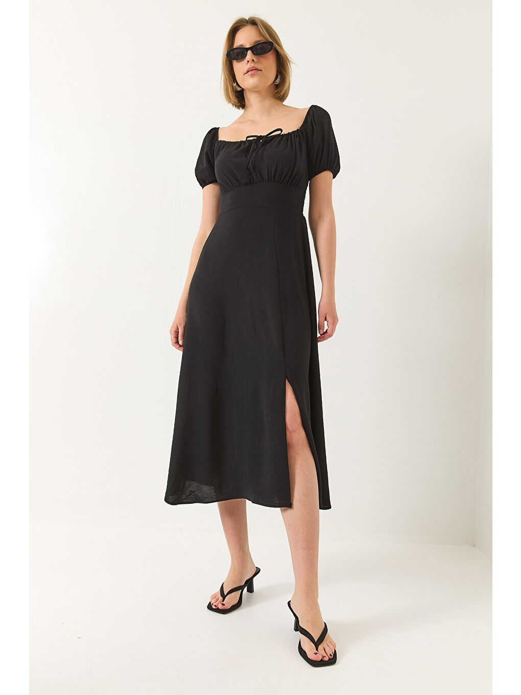 Siyah Kadın Kare Yaka Bağlama Detaylı Gipeli Yırtmaçlı Yazlık Elbise-4