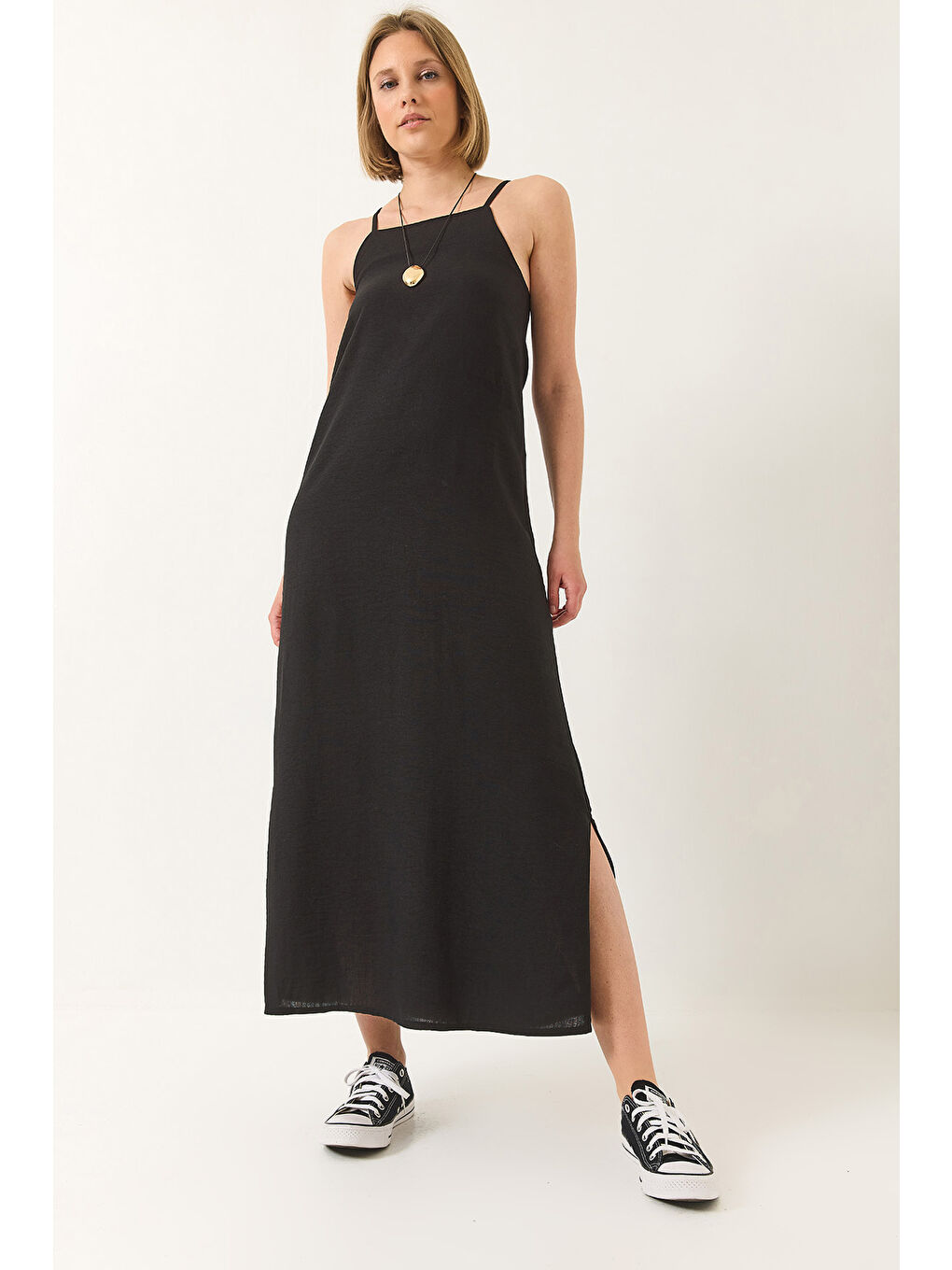 Siyah Kadın Askılı Yırtmaç Detaylı Uzun Keten Elbise