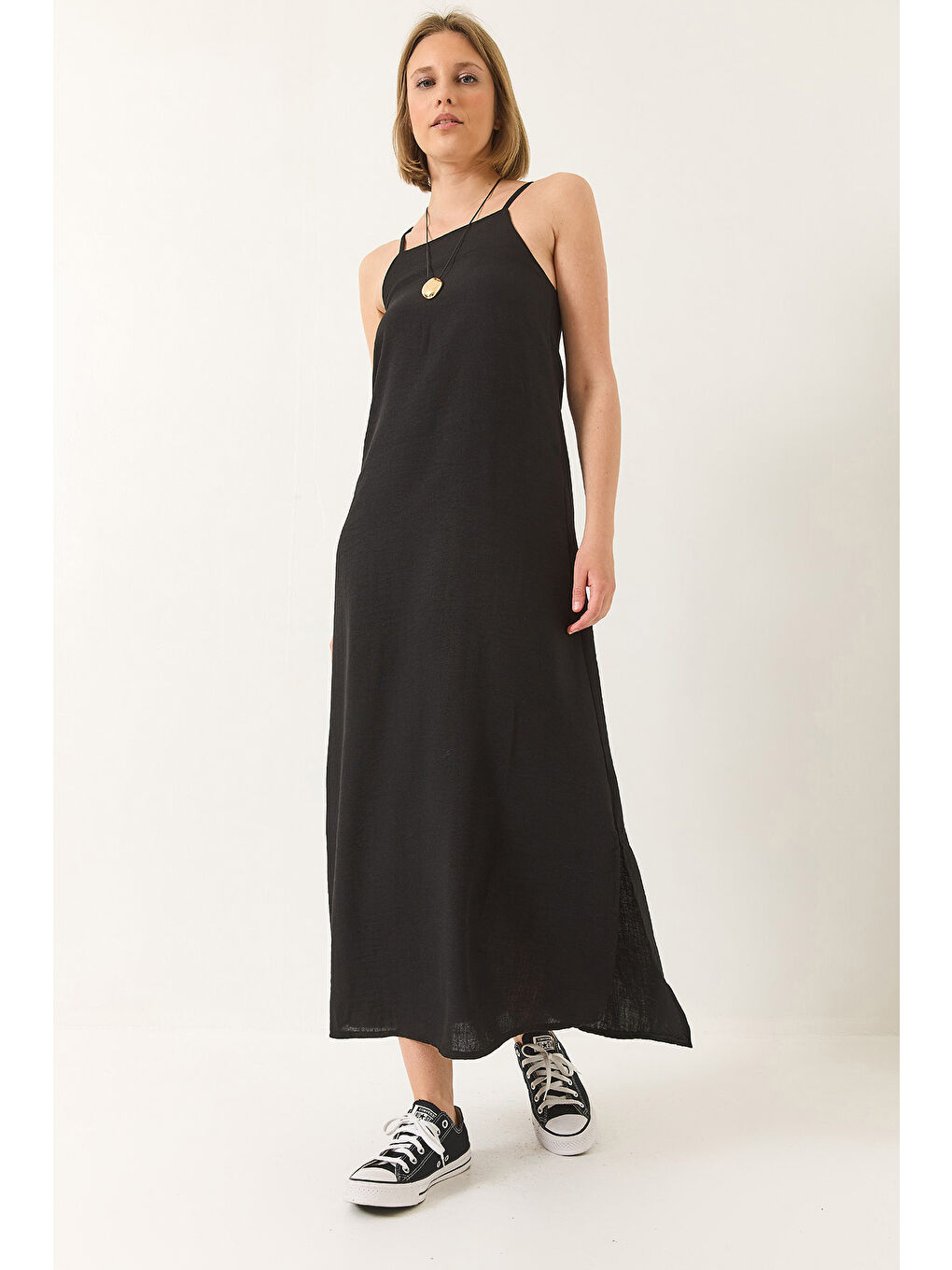 Siyah Kadın Askılı Yırtmaç Detaylı Uzun Keten Elbise-2