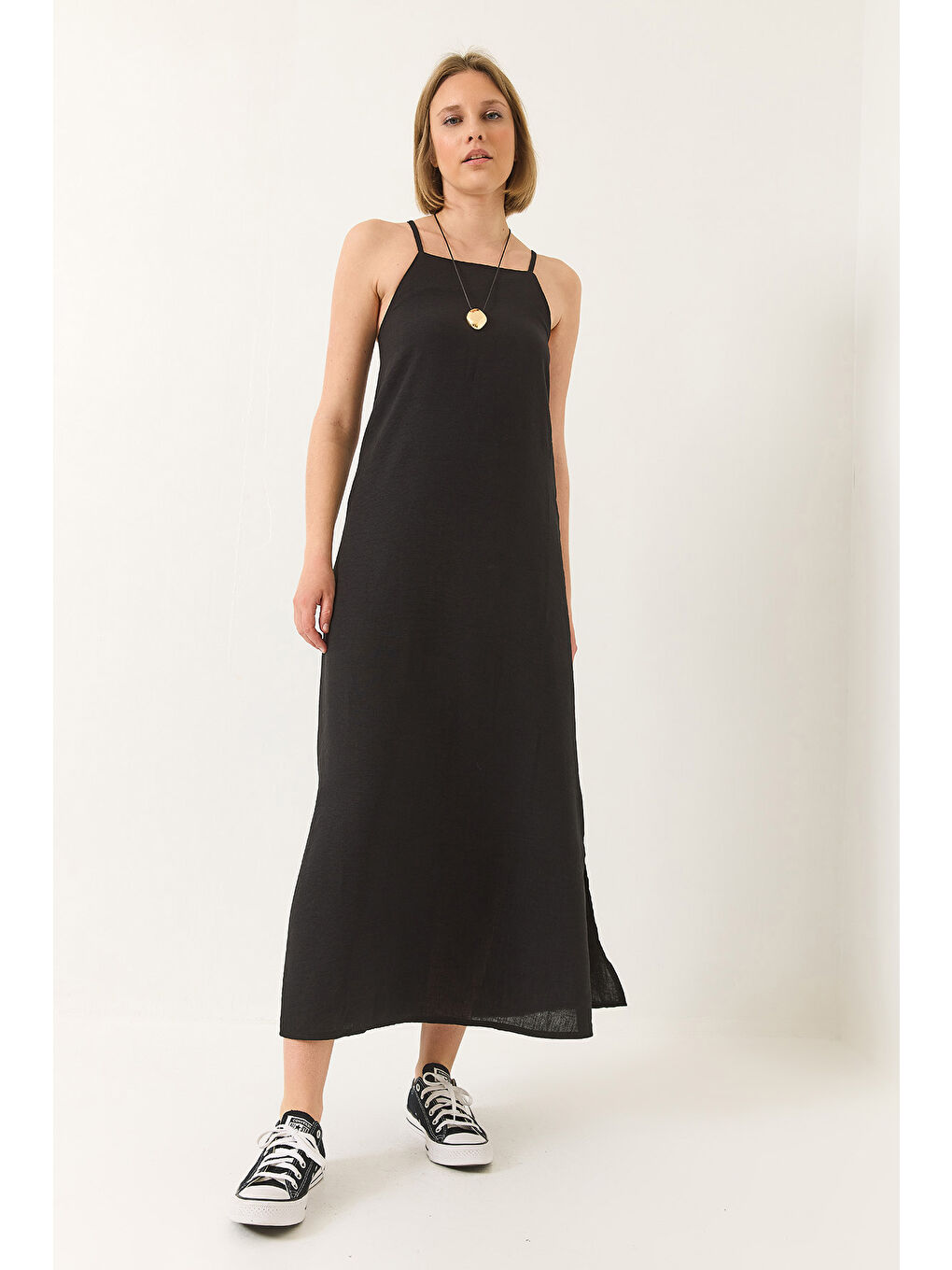 Siyah Kadın Askılı Yırtmaç Detaylı Uzun Keten Elbise-4