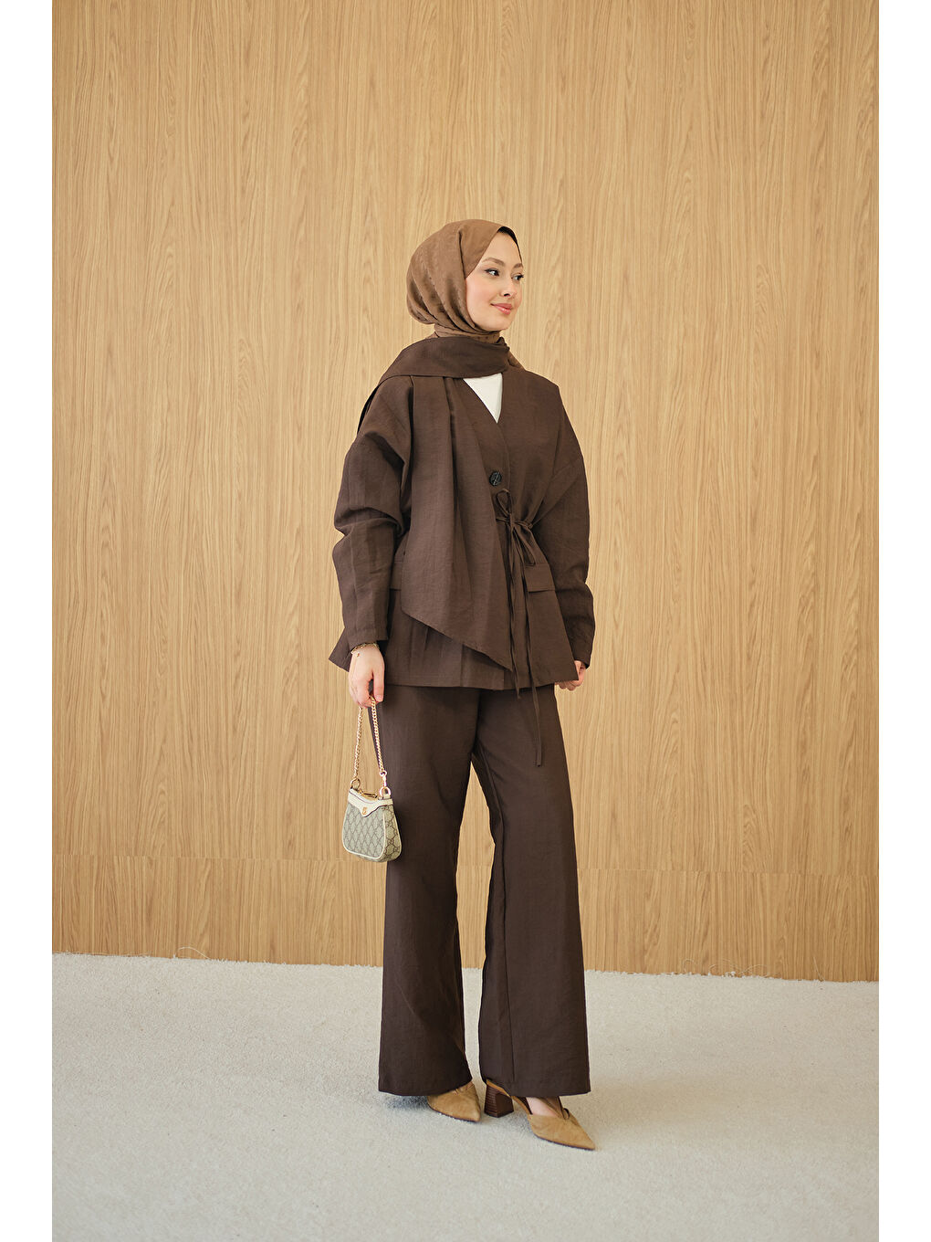 Kadın Gizli Düğme Detay V Yaka Takım Kahverengi-1