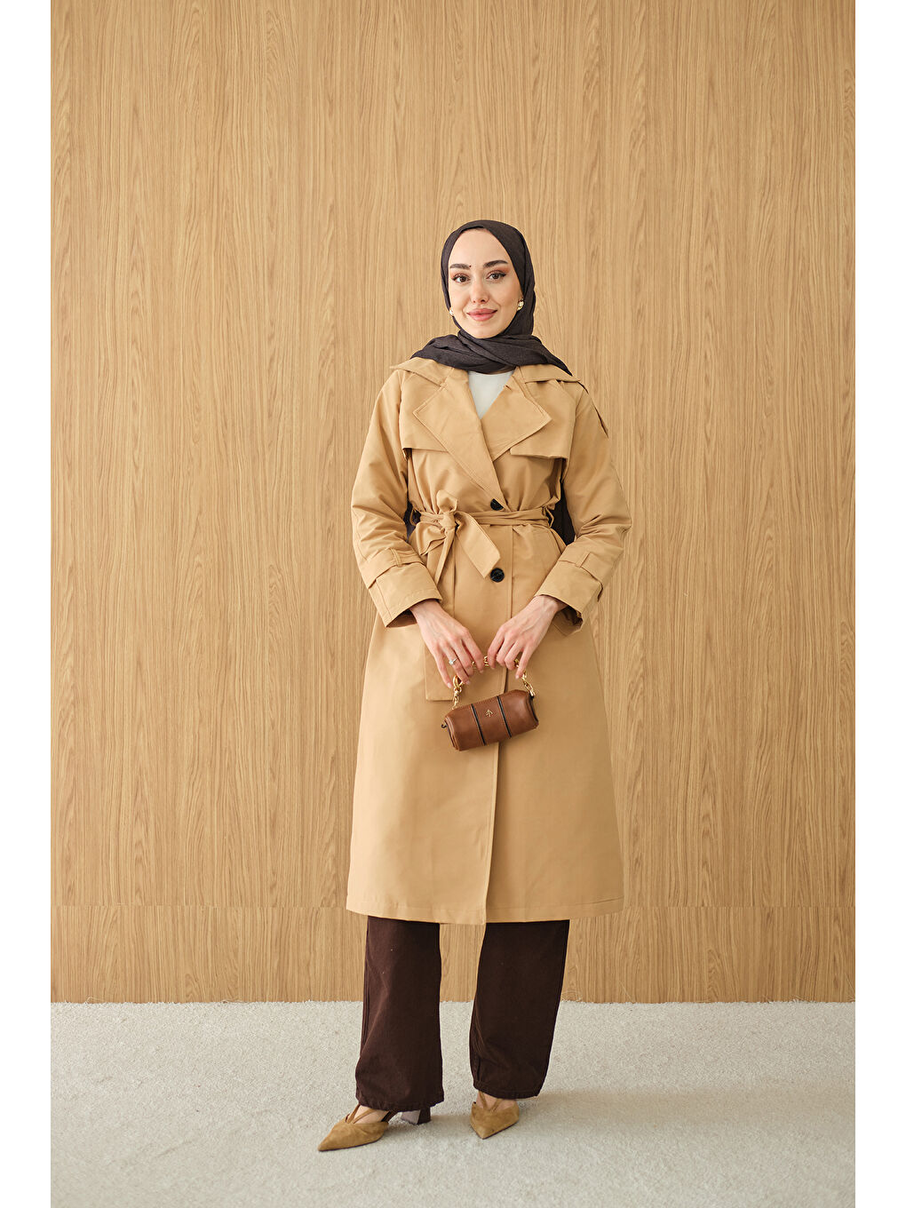 Kahverengi Kadın Omuz Düğme Detay Kruvaze Yaka Midi Boy Trenç Bisküvi