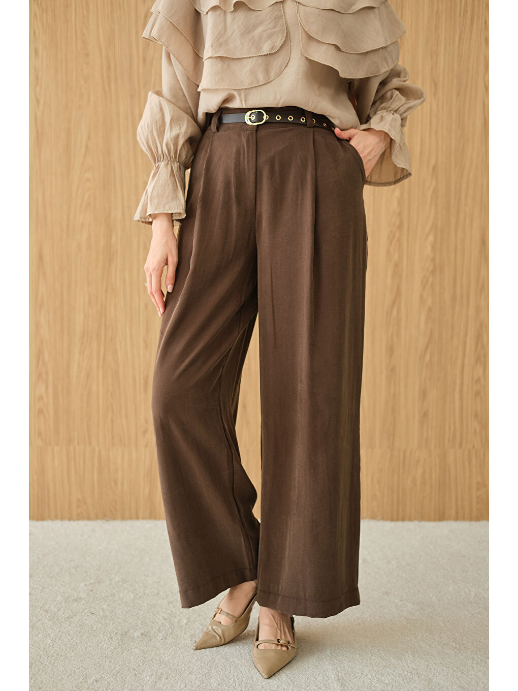 Kadın Pileli Kemerli Pantolon Kahverengi-1