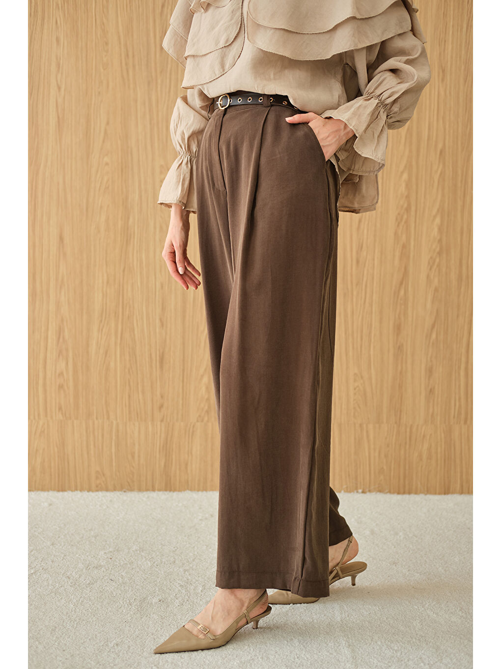 Kadın Pileli Kemerli Pantolon Kahverengi-2