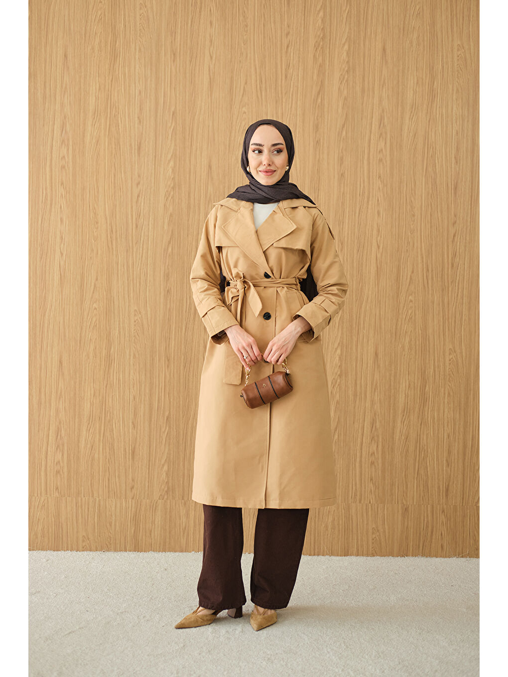 Kahverengi Kadın Omuz Düğme Detay Kruvaze Yaka Midi Boy Trenç Bisküvi-3