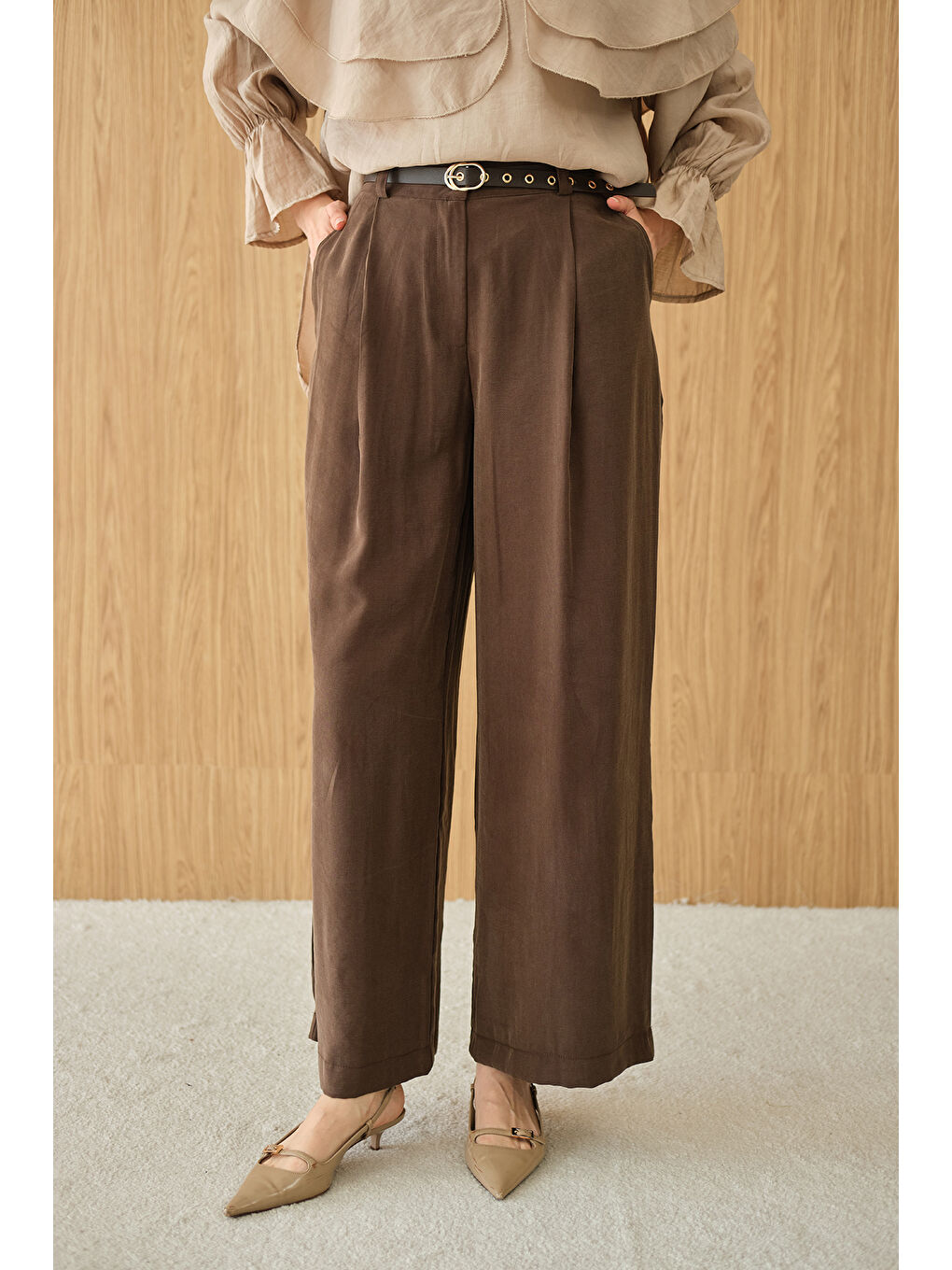 Kadın Pileli Kemerli Pantolon Kahverengi-3