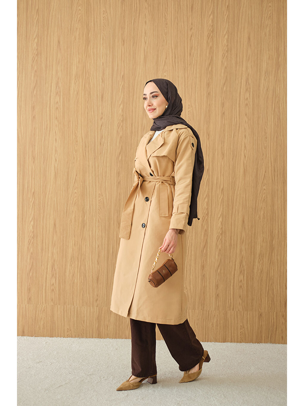 Kahverengi Kadın Omuz Düğme Detay Kruvaze Yaka Midi Boy Trenç Bisküvi-4