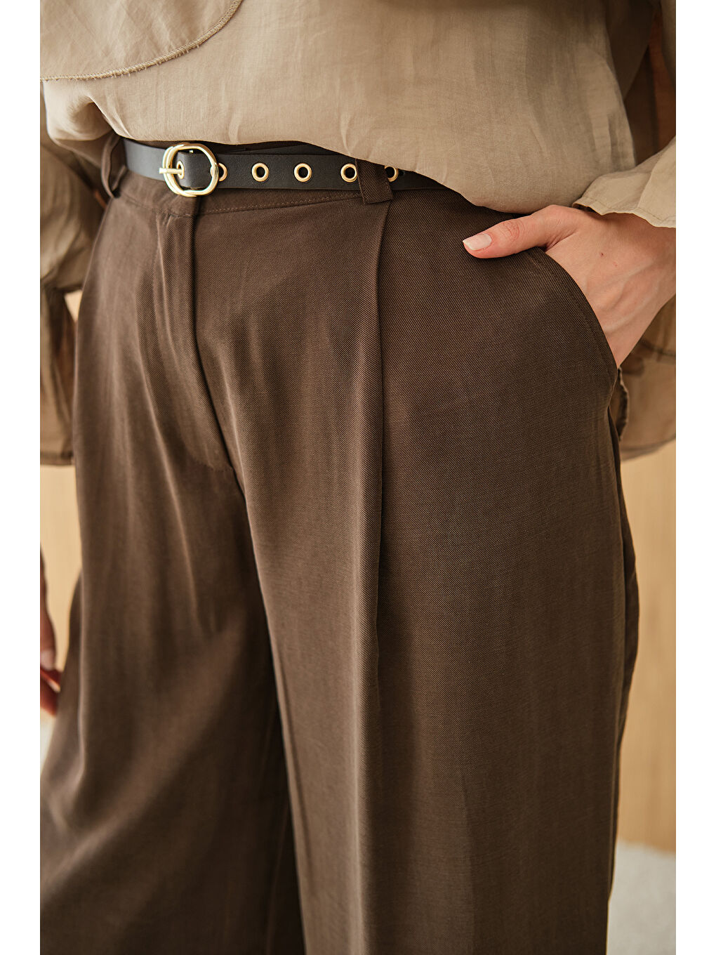 Kadın Pileli Kemerli Pantolon Kahverengi-4