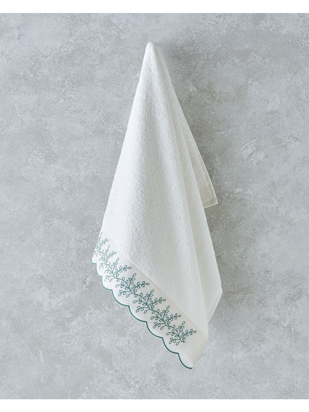 Lila Artistic Leafy Pamuklu Brodeli Yüz Havlusu 50x80 cm Ekru - Yeşil