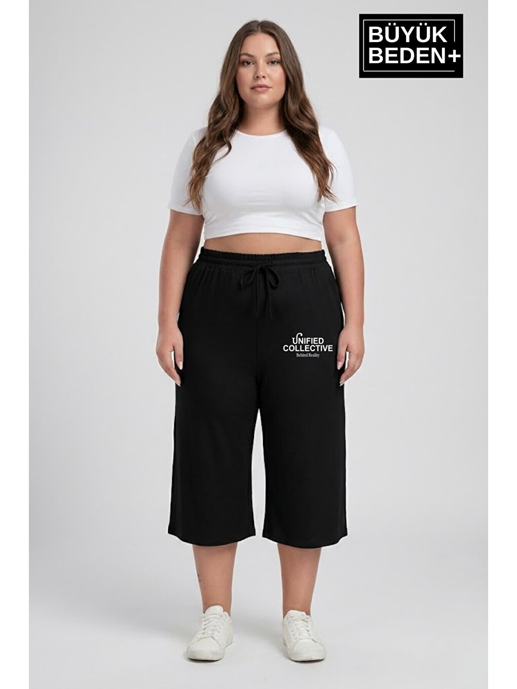 Siyah Kadın Büyük Beden Unified Collective Baskılı Beli Lastikli Bol Paça Kapri Şort 3XL-6XL SPR26BSRK591-