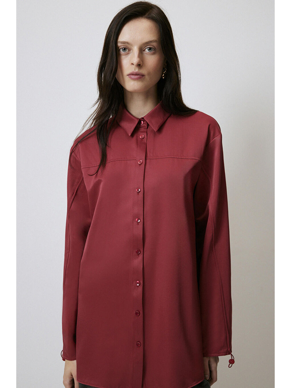 Bordo Kolu Büzgülü Saten Görünümlü Gömlek-2