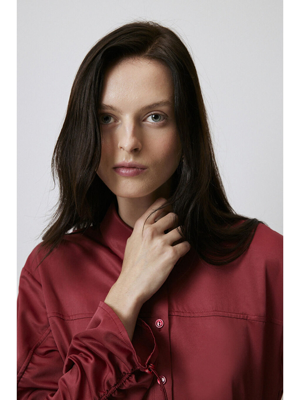 Bordo Kolu Büzgülü Saten Görünümlü Gömlek-6