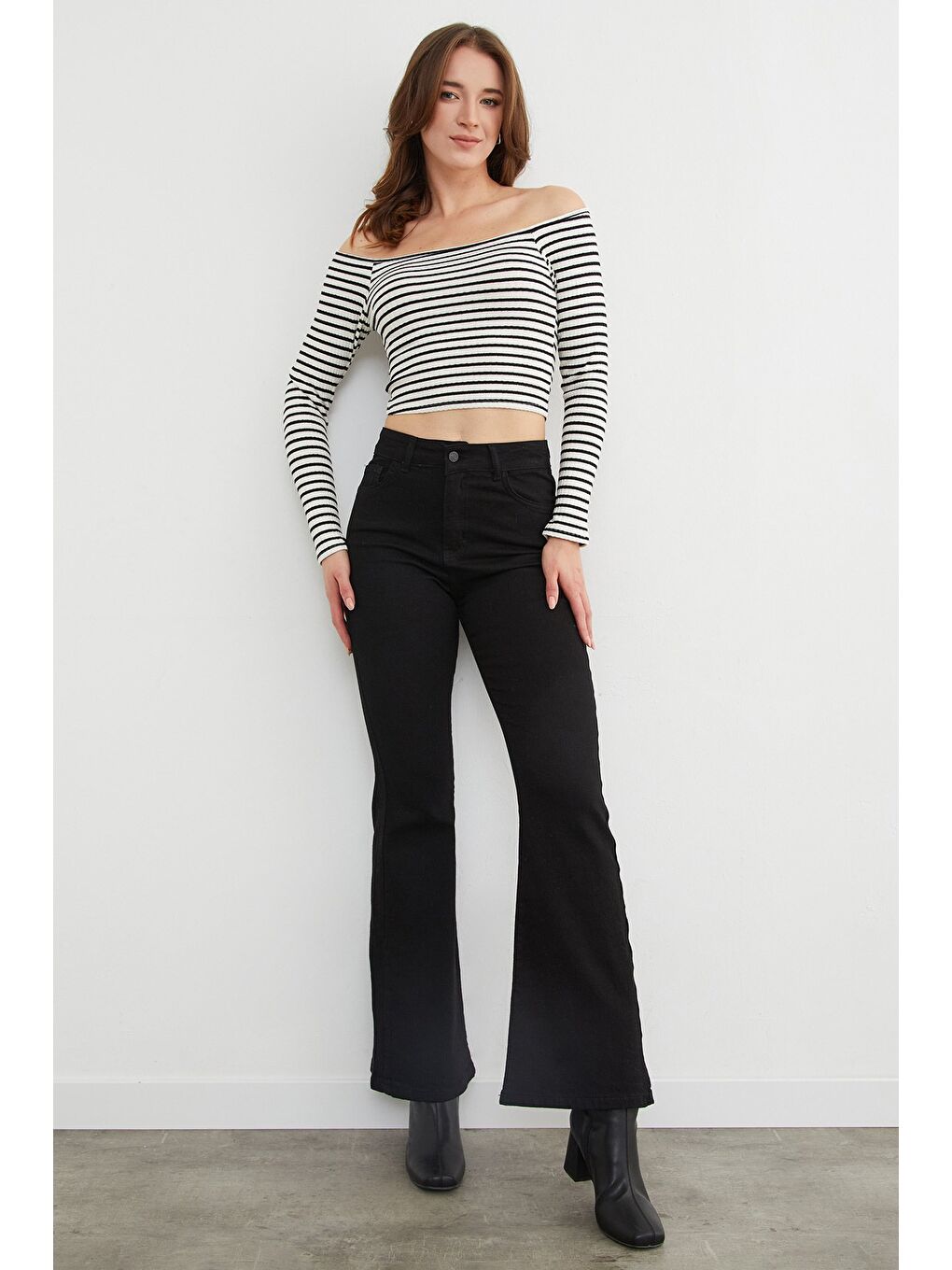 Siyah Yüksek Bel Fermuarlı Elastanlı Flare Jean