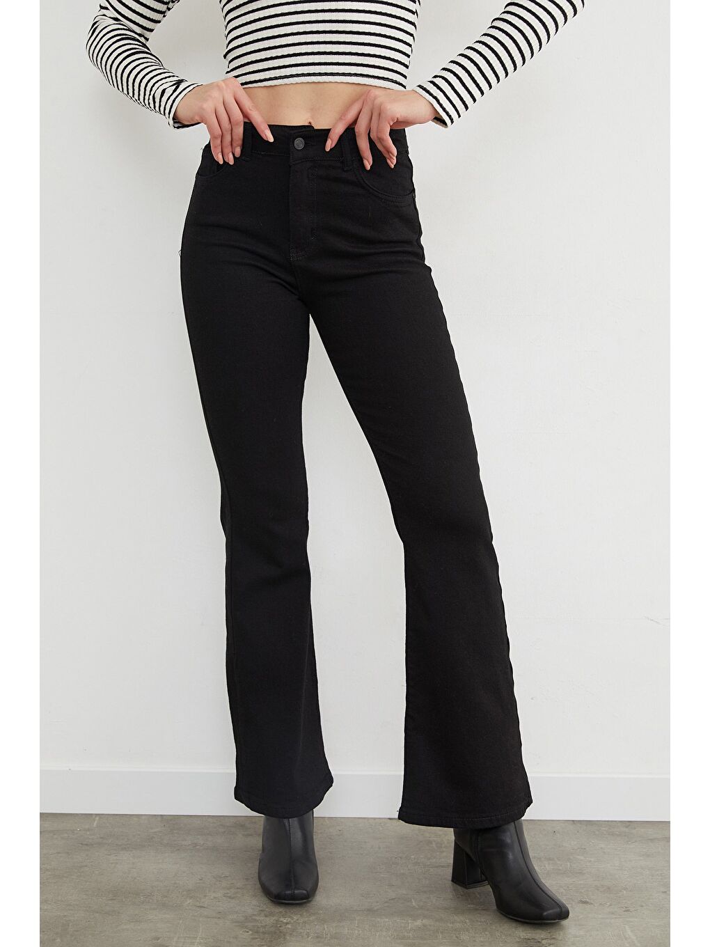 Siyah Yüksek Bel Fermuarlı Elastanlı Flare Jean-1