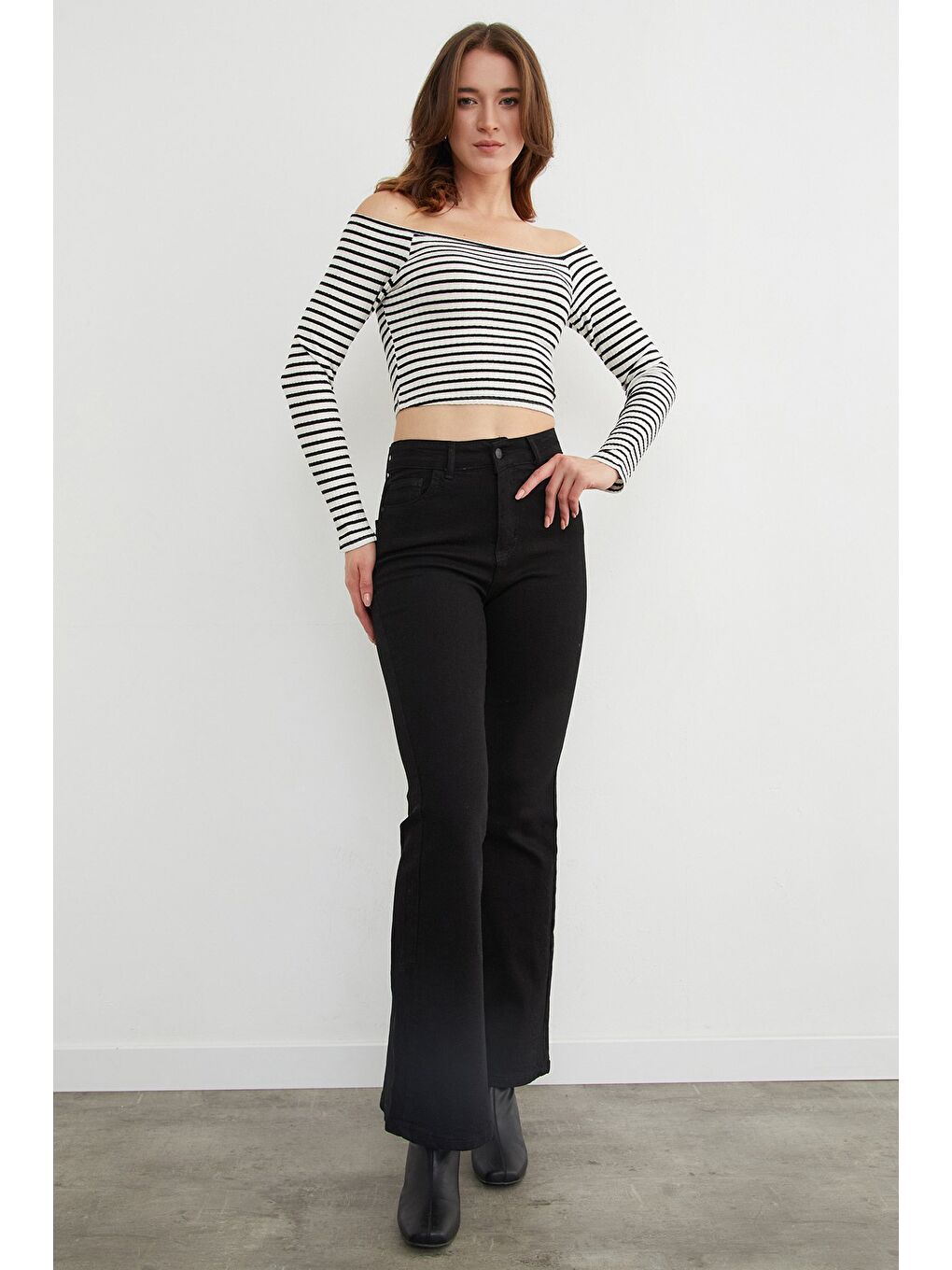 Siyah Yüksek Bel Fermuarlı Elastanlı Flare Jean-2