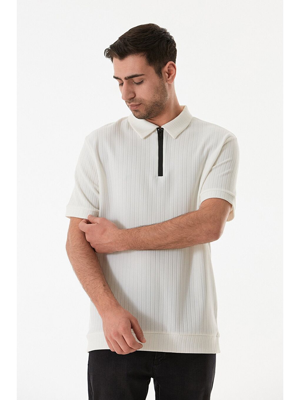 Ekru Yarım Fermuarlı Polo Yaka Jakarlı Tişört-2