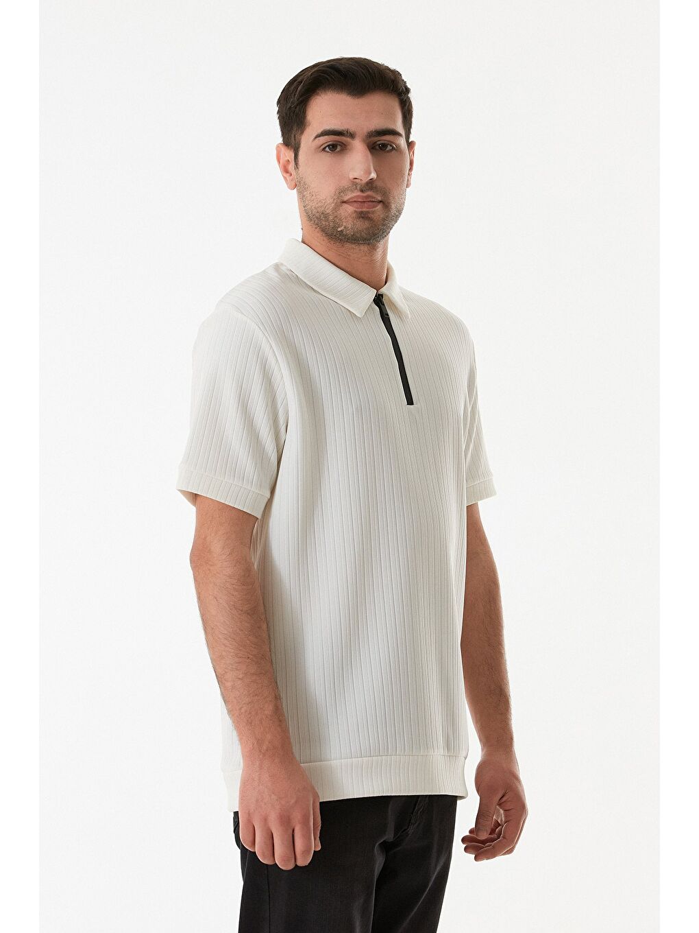 Ekru Yarım Fermuarlı Polo Yaka Jakarlı Tişört-4