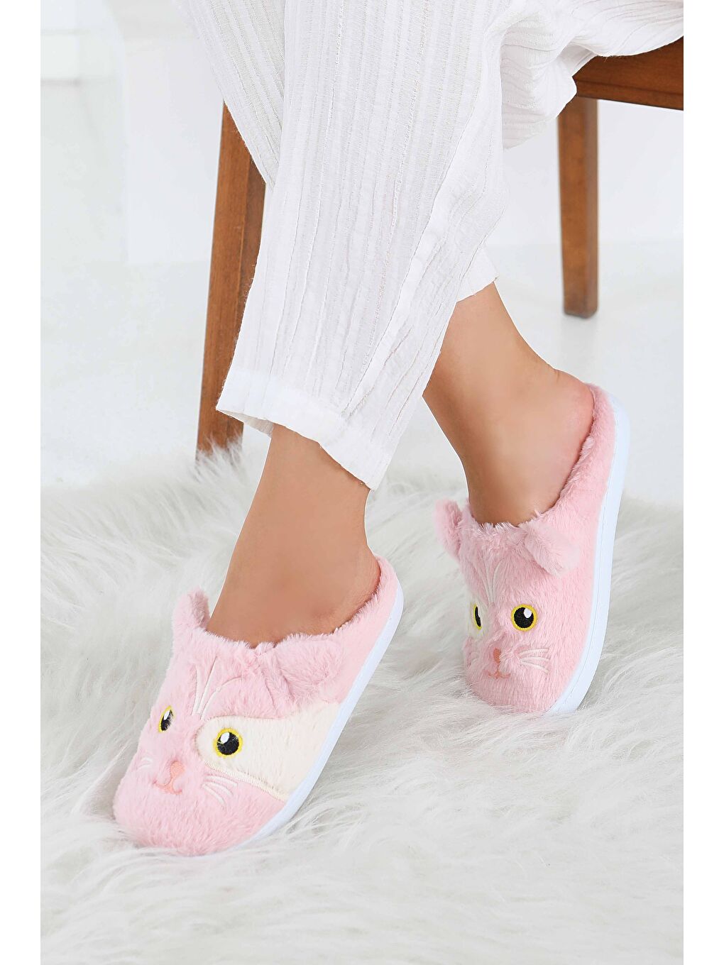 Kadın Pembe Kedi İşleme Detaylı Ev Terliği - 27778-PEMBE-1