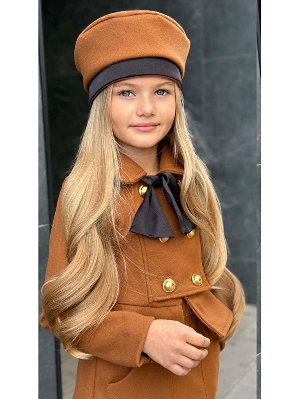 Kız Çocuk Asimetrik Kesim ve Düğme Detaylı Ceket Eteği Fırfır Detaylı Kahverengi Kaşe Etekli Takım-2