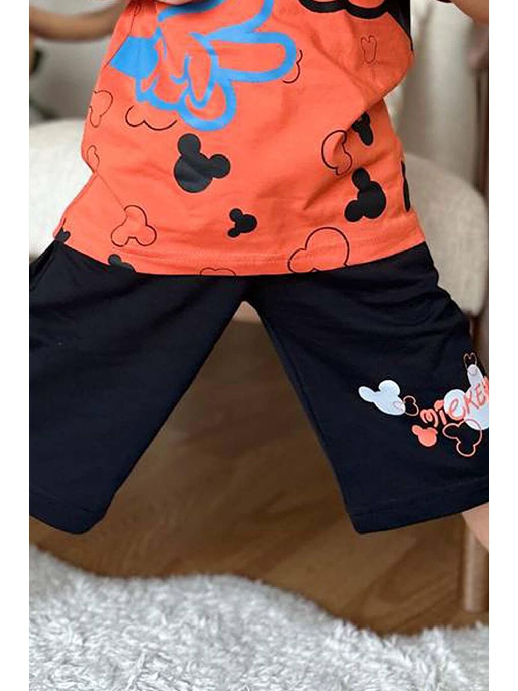 Erkek Çocuk Parmak ve Ayıcık Baskılı Turuncu T-Shirt Şortlu Takım-2