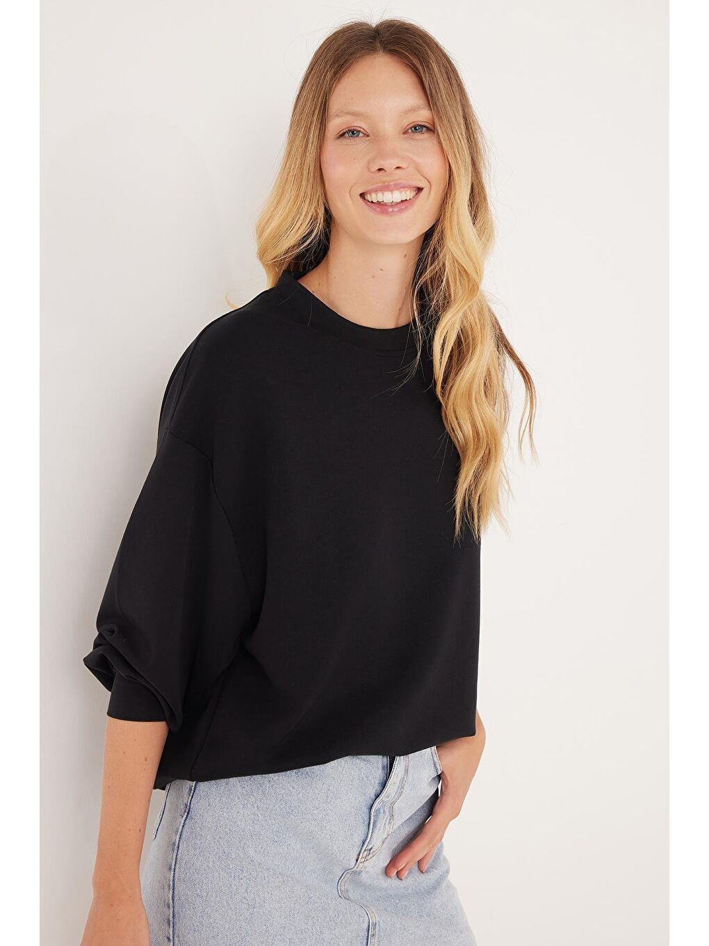 Kadın Relax Fit Rahat Kesim Bisiklet Yaka Siyah Sweatshirt