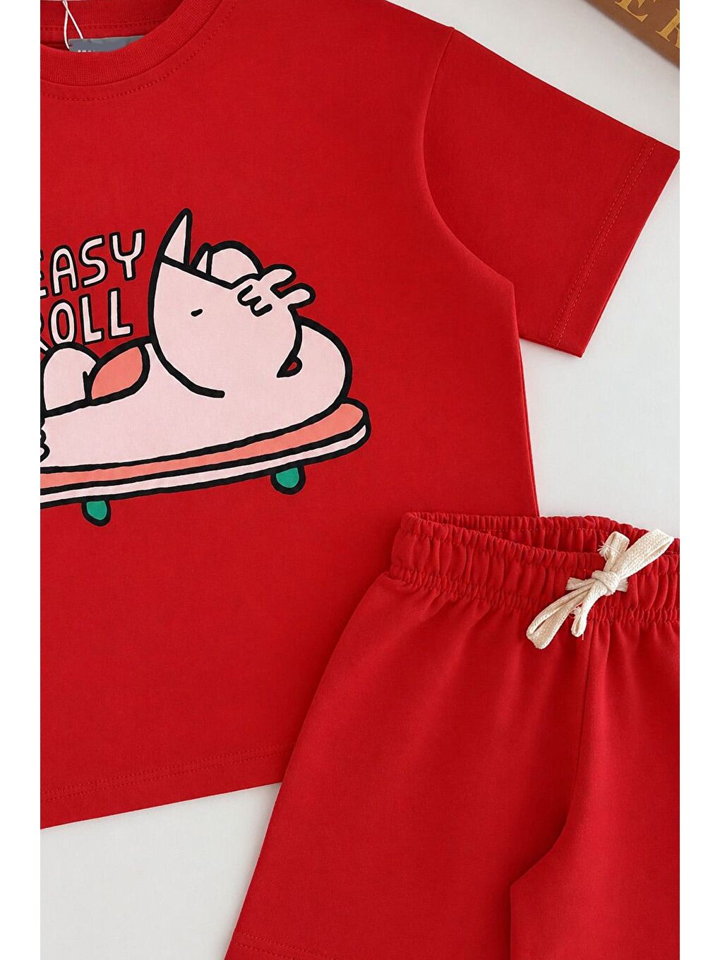 Erkek Çocuk Pamuklu Kırmızı Gergedan Baskılı T-Shirt Ve Şort Alt Üst Takım-2