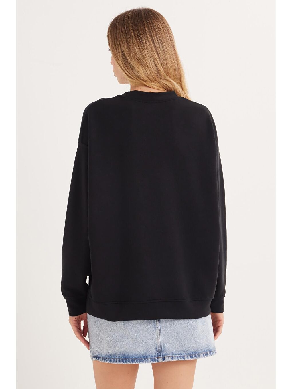 Kadın Relax Fit Rahat Kesim Bisiklet Yaka Siyah Sweatshirt-6