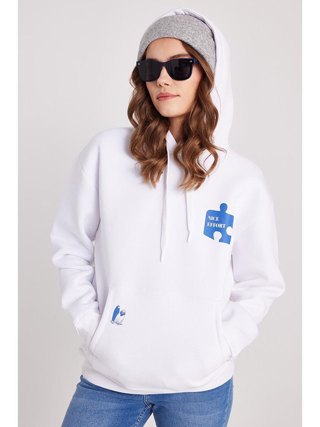 Kadın Oversize Geniş Kesim Pamuklu Yumuşak Dokulu İçi Polarlı Baskılı Beyaz Kapüşonlu Sweatshirt-3