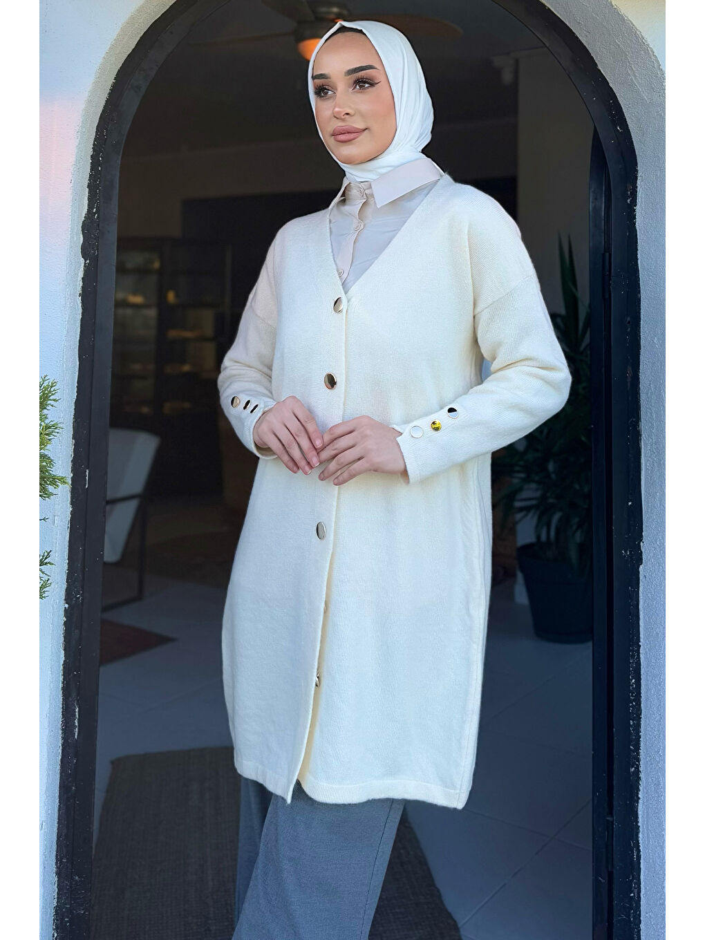 Bej Kadın Ön Düğmeli Salaş Triko Hırka-2