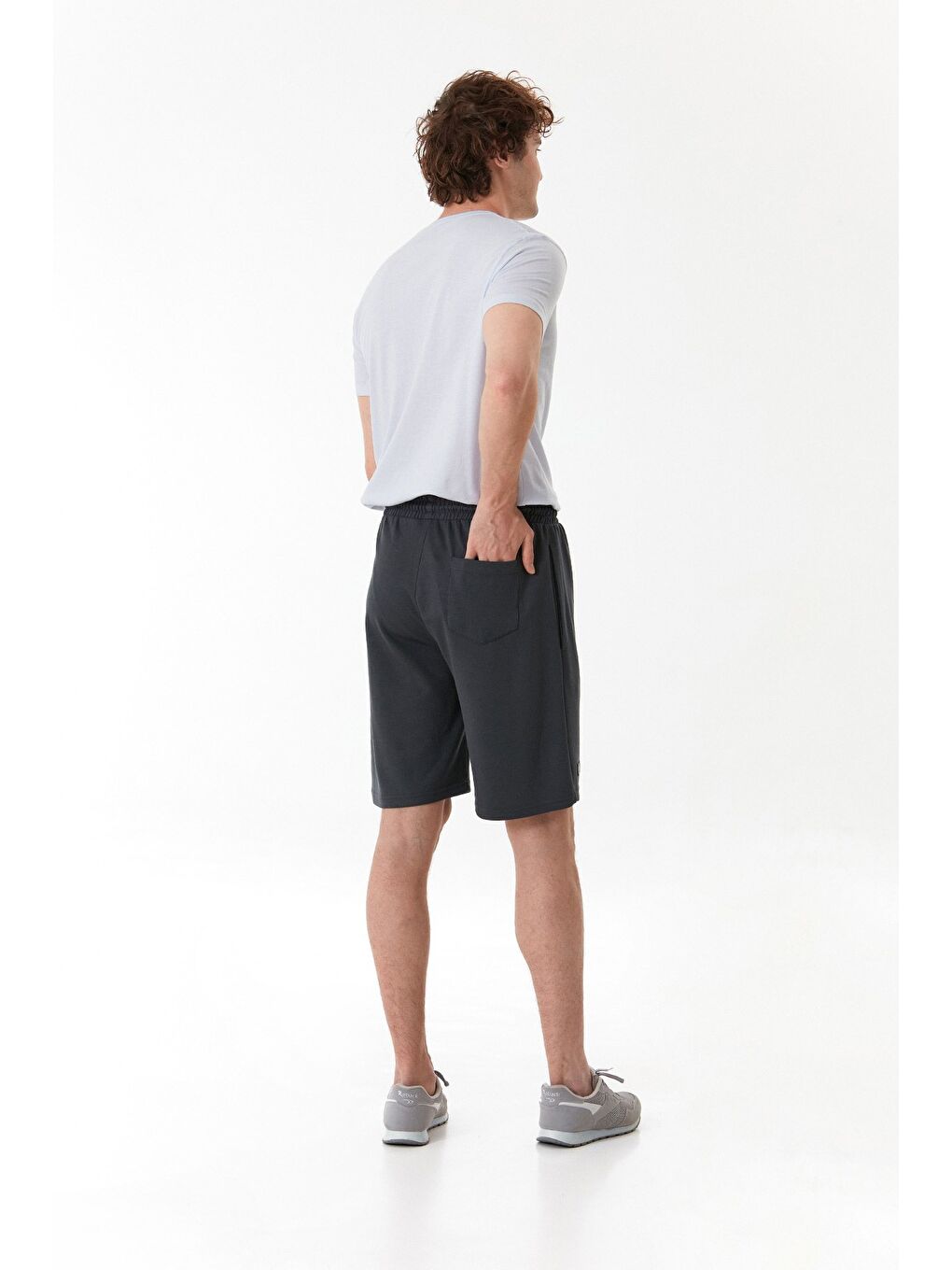 Gri Beli Lastikli Armalı Penye Şort-3