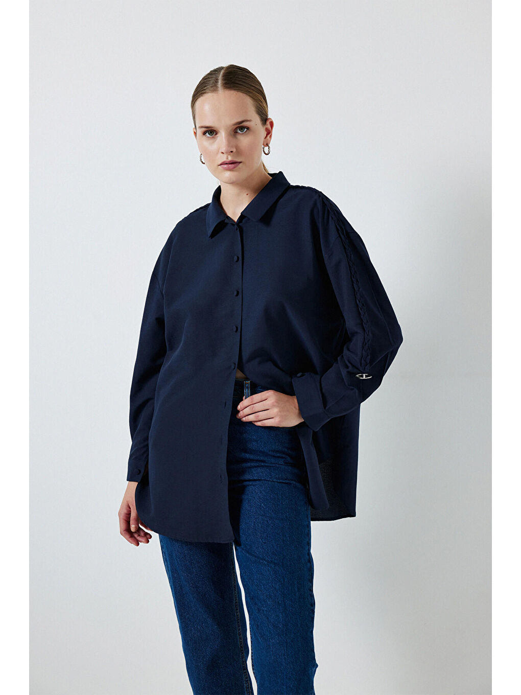 Lacivert Kolu Örgü İşlemeli Gömlek-1