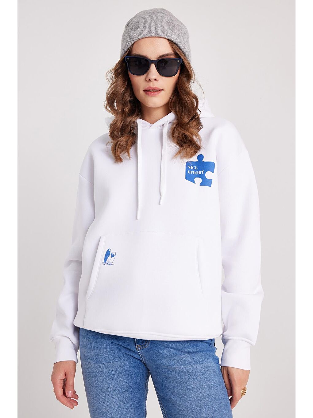 Kadın Oversize Geniş Kesim Pamuklu Yumuşak Dokulu İçi Polarlı Baskılı Beyaz Kapüşonlu Sweatshirt-4