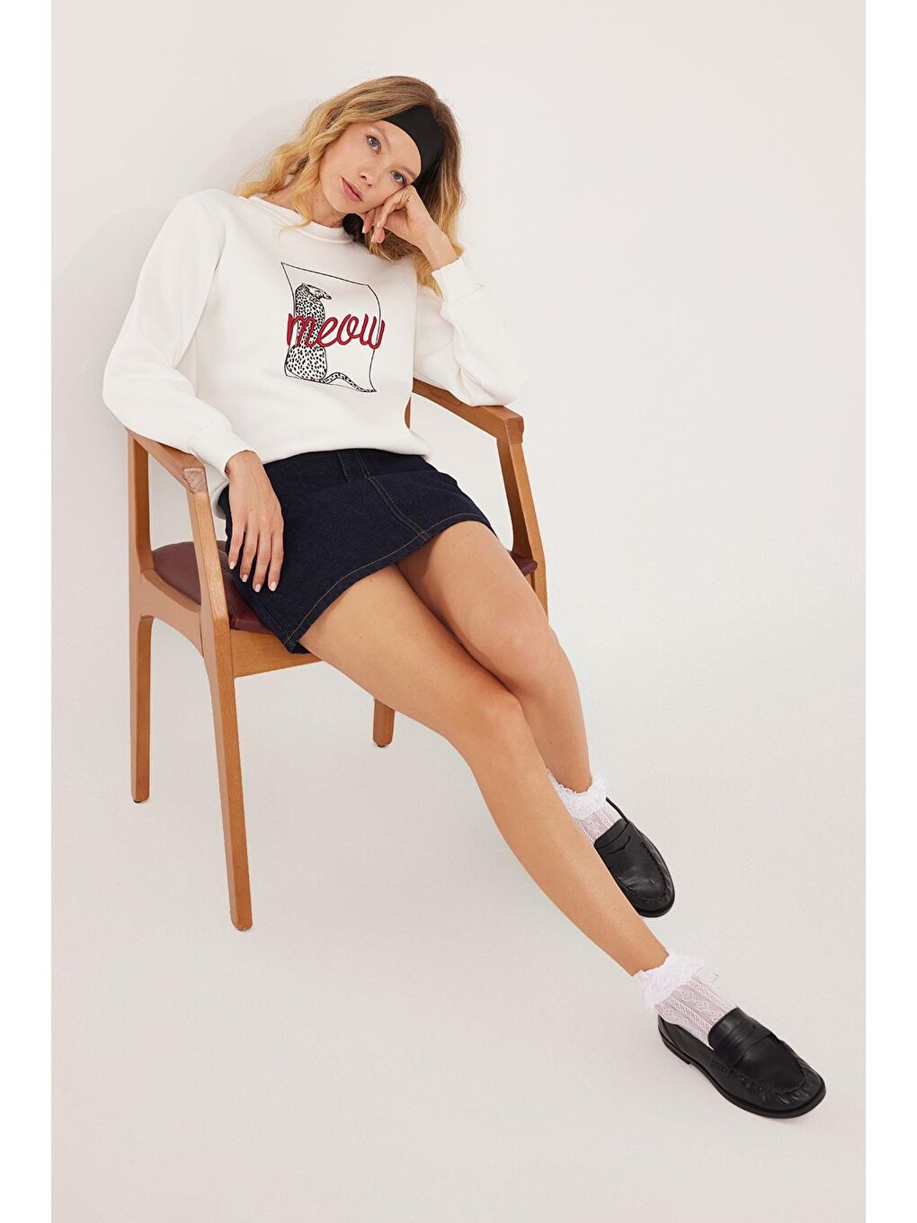 Kadın Regular Fit Klasik Kesim %100 Pamuk Baskılı Bisiklet Yaka Beyaz Sweatshirt-4