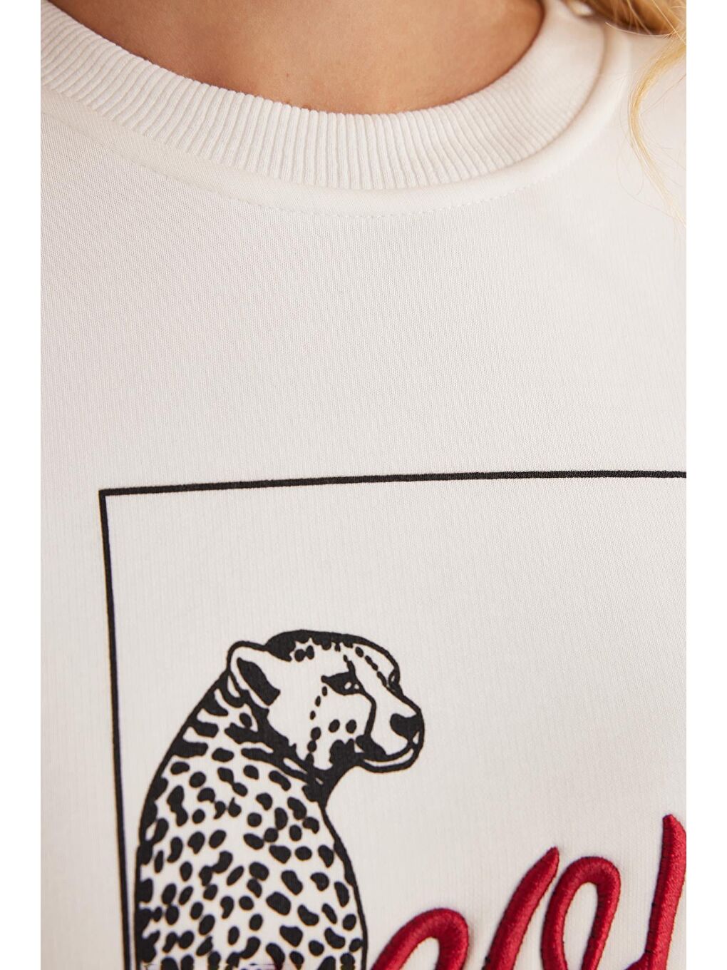 Kadın Regular Fit Klasik Kesim %100 Pamuk Baskılı Bisiklet Yaka Beyaz Sweatshirt-6