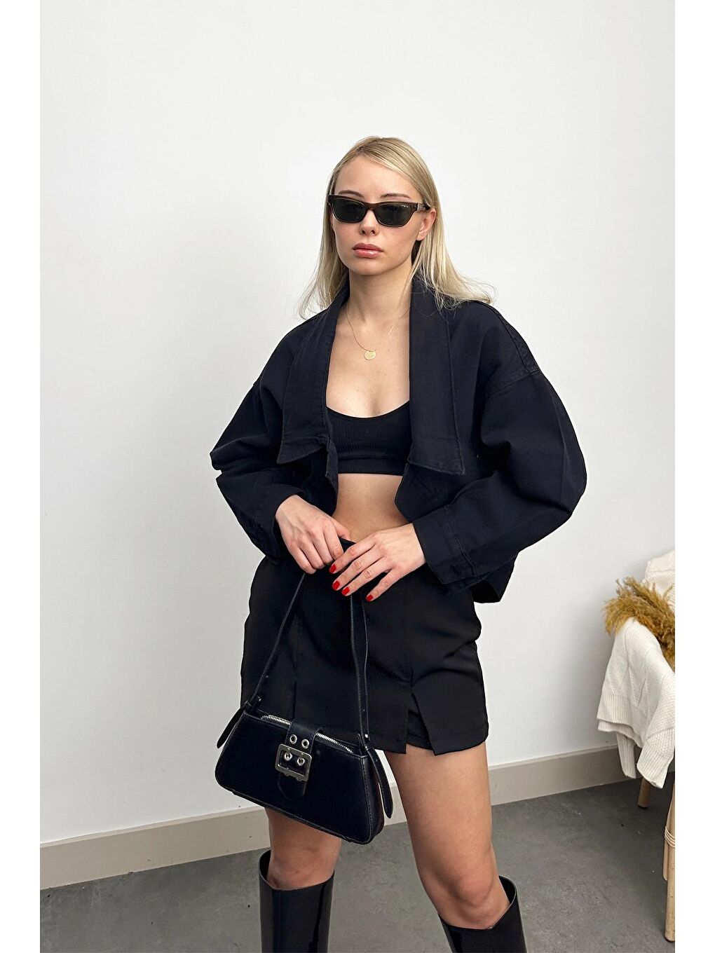 Siyah Oversize Oval Kesim Gömlek Yaka Crop Jean Ceket