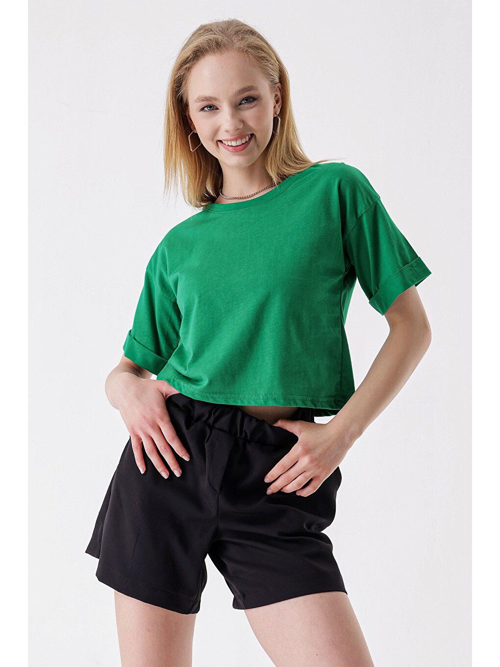 Yeşil Penye Kol Katlamalı Kısa T-SHİRT