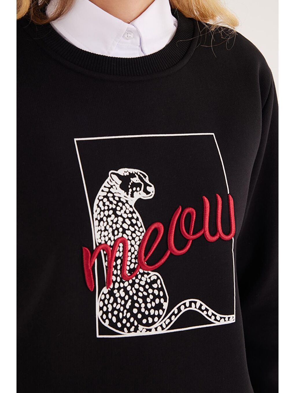 Kadın Regular Fit Klasik Kesim %100 Pamuk Baskılı Bisiklet Yaka Siyah Sweatshirt-2