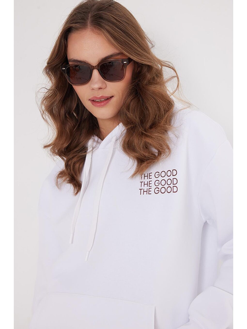 Kadın Oversize Geniş Kesim Pamuklu Yumuşak Dokulu İçi Polarlı Baskılı Beyaz Kapüşonlu Sweatshirt-3