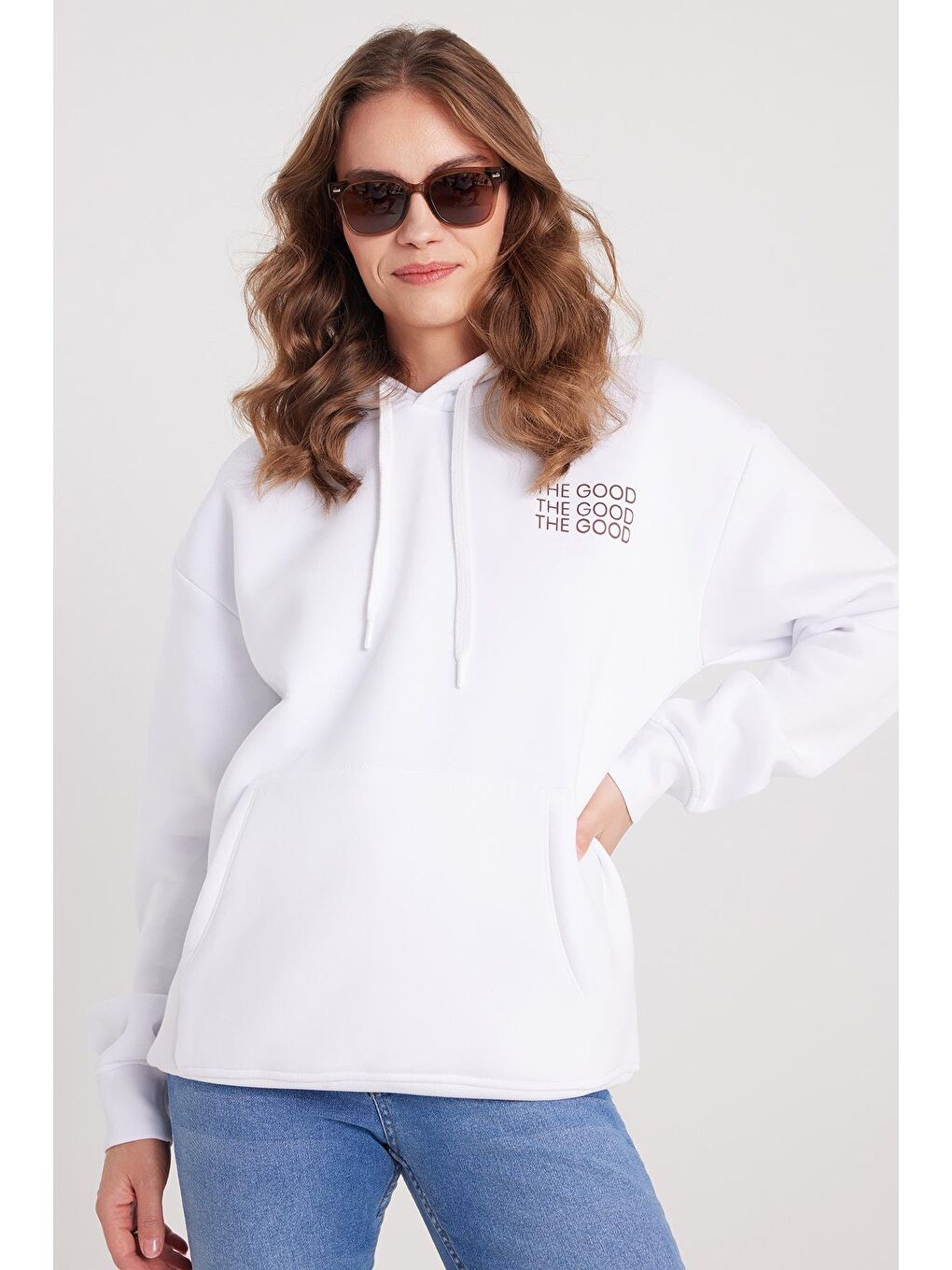 Kadın Oversize Geniş Kesim Pamuklu Yumuşak Dokulu İçi Polarlı Baskılı Beyaz Kapüşonlu Sweatshirt-4