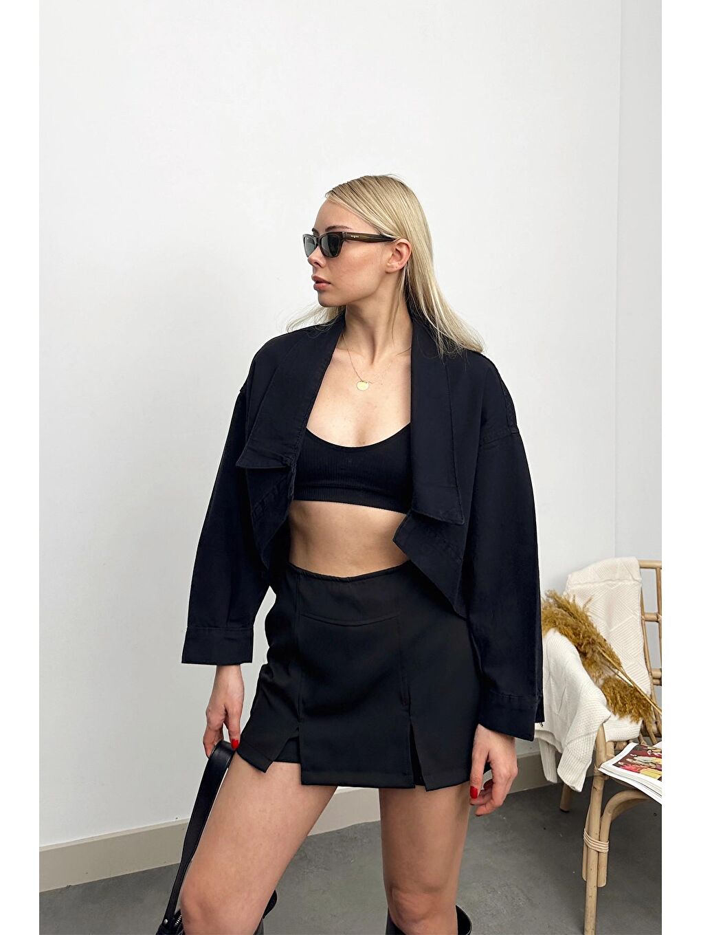 Siyah Oversize Oval Kesim Gömlek Yaka Crop Jean Ceket-3