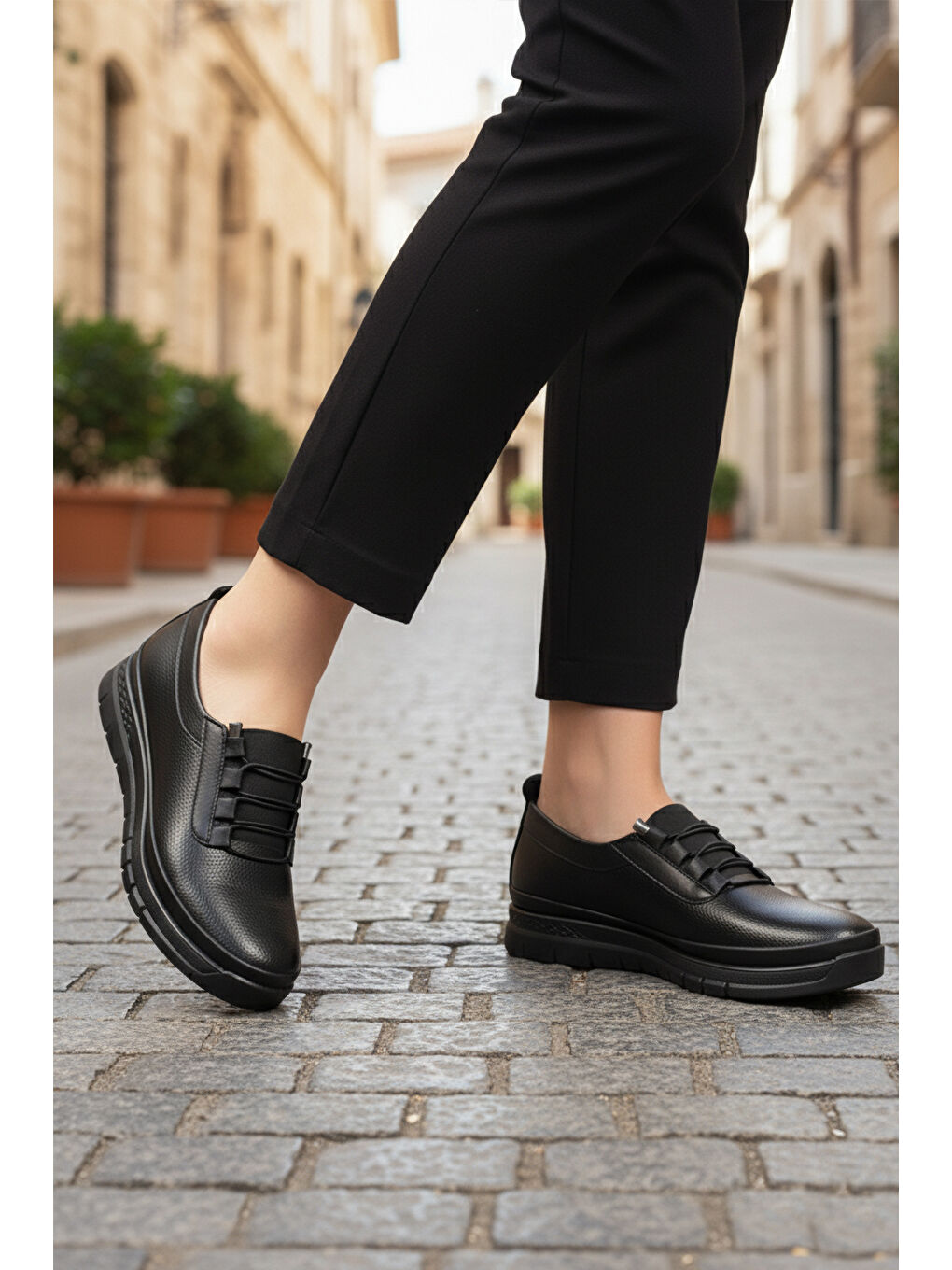 Siyah Lastik Bağcıklı Hafif Esnek Kadın Casual Ayakkabı 034 Z-2