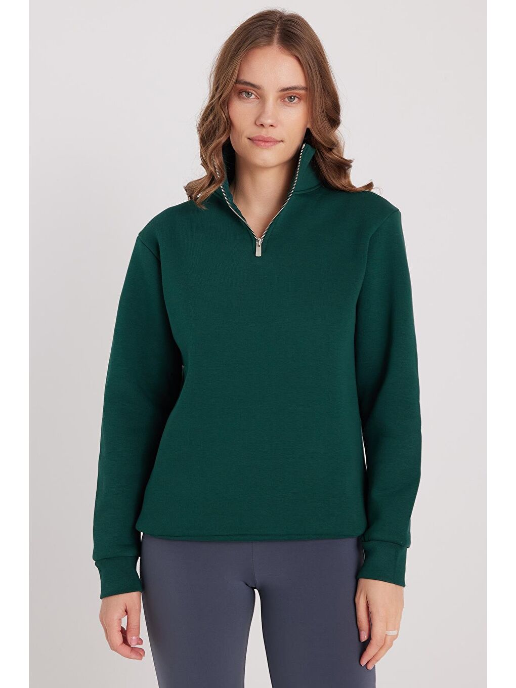 Kadın Relax Fit Rahat Kesim Pamuklu İçi Polarlı Yarım Fermuarlı Haki Dik Yaka Sweatshirt