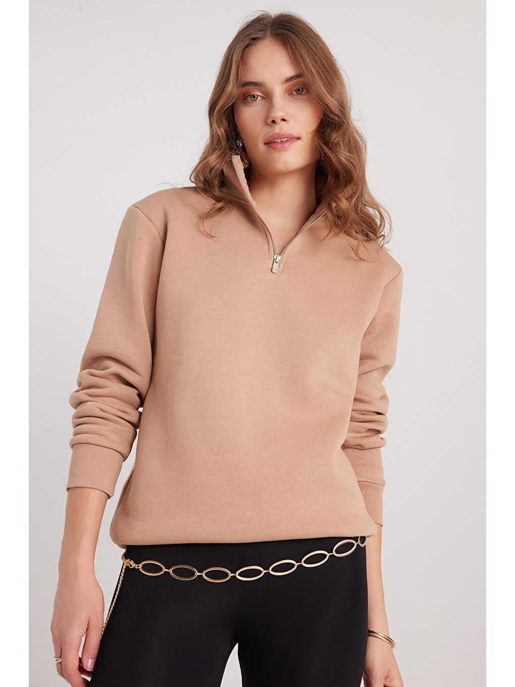 Bej Kadın Relax Fit Rahat Kesim Pamuklu İçi Polarlı Yarım Fermuarlı Taş Renk Dik Yaka Sweatshirt-3
